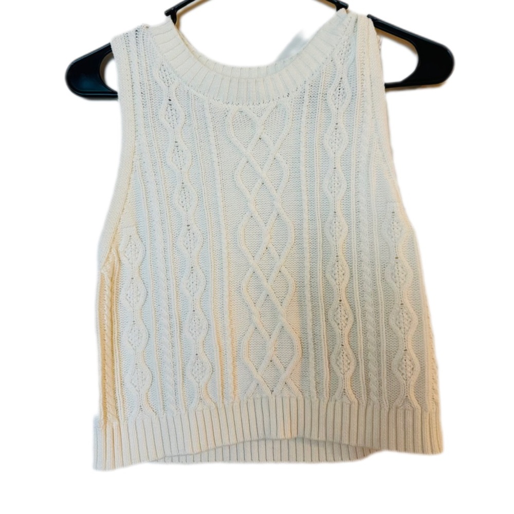 STHELA & CO-Elegant Cream Cable Knit Crop Top
